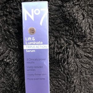 No7 Lift & Luminate Triple action serum